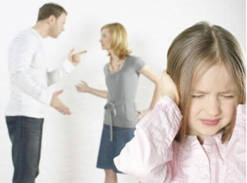 父母对孩子心理健康的影响-＂你们能不能不吵架＂