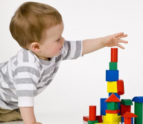 跟儿童智商测试仪学一学正确玩积木